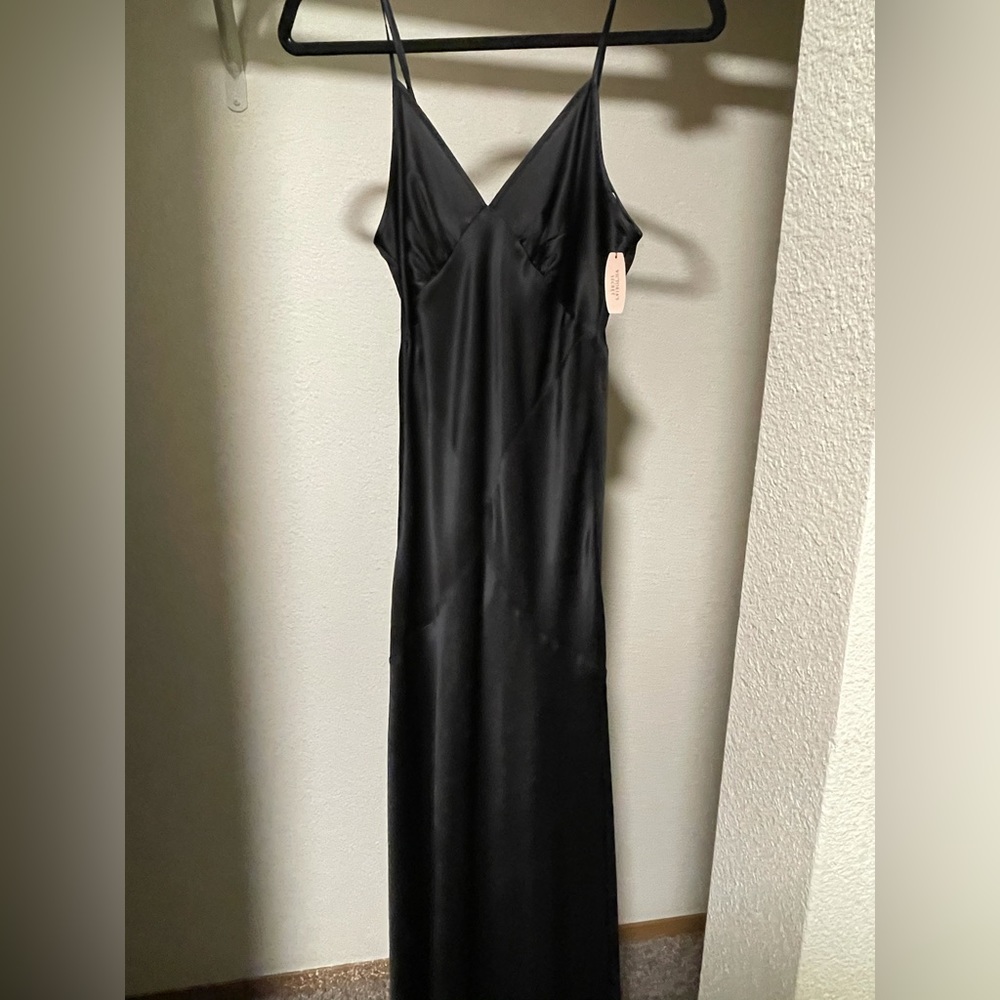 NWT Victoria’s Secret VS 100% silk slip XS- black